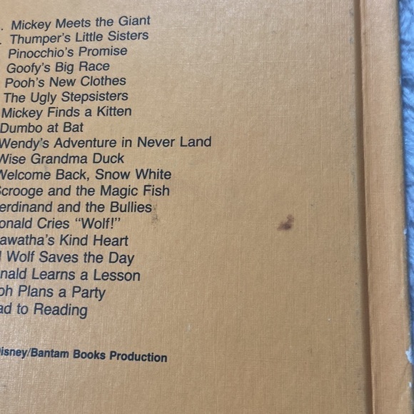 Lot of two vintage Disney hardback books Walt Disney great moments in fiction - Picture 6 of 10